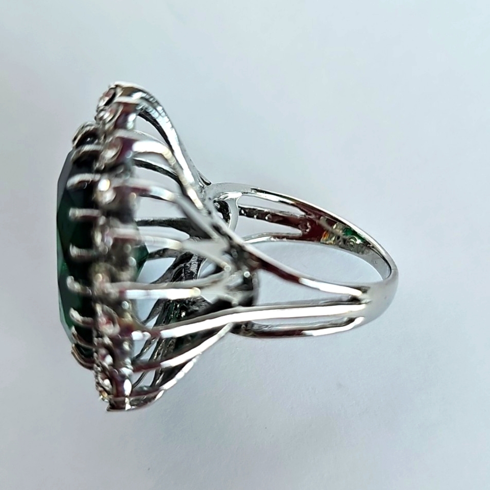 Ring..Emerald Green And Silver Statement Ring - image 6
